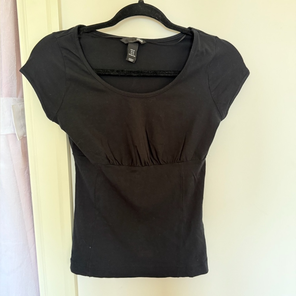 h&m fitted cap sleeve cinched flattering black tshirt shirt top y2k vintage